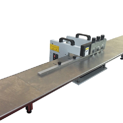 自動貼膜機廠家創威分析背光源貼膜機（jī）迎來新的（de）機（jī）遇